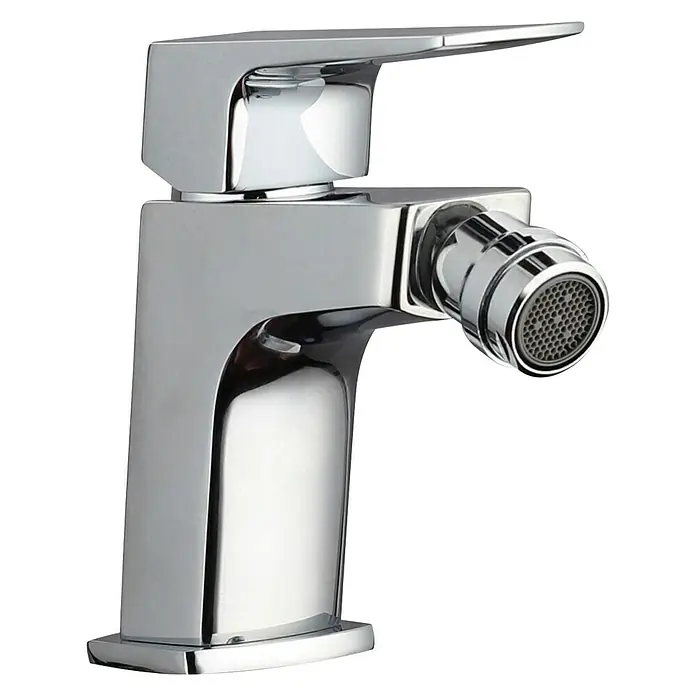 IO Marriot Grifo monomando de bidé - Cromo - Primer plano de un moderno grifo de bidé cromado con un diseño preciso y elegante, ideal para un baño elegante.