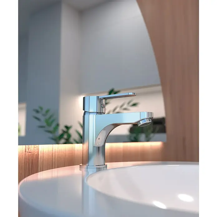 IO Sion Grifo de lavabo - Cromo - Primer plano de un elegante grifo cromado sobre un lavabo moderno, mostrando elegancia y funcionalidad en el diseño del baño.