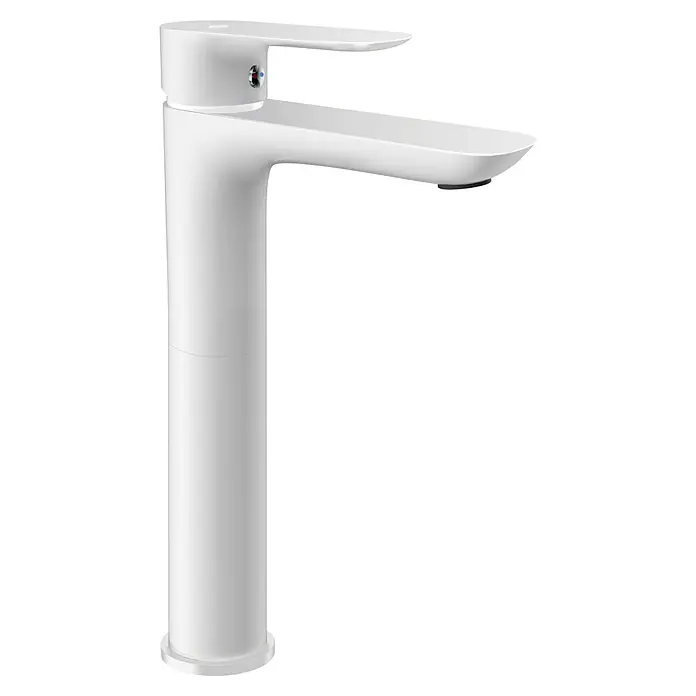 IO Cassio Grifo de lavabo alto - Blanco/Cromo - Elegante grifo moderno en blanco impecable. Este grifo presenta un diseño minimalista y una construcción de alta calidad.