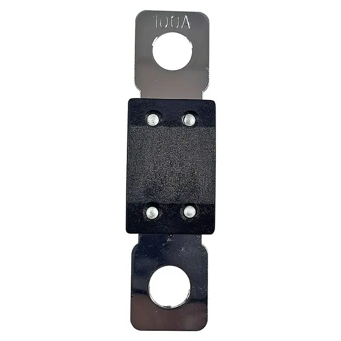Fusible Mega - 100 A, 32 V - Fusible de 100A con carcasa negra y terminales plateados, garantizando una protección fiable para circuitos eléctricos.