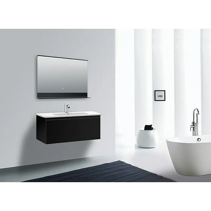 DSK Lichtspiegel Black Shelf - 80 x 60 cm, Schwarz, Leuchtmittel - Ein stilvolles Badezimmer mit einem modernen, wandhängenden Waschtisch in Schwarz, ergänzt durch einen Spiegel mit integrierter Beleuchtung.