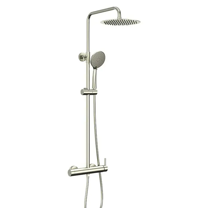 IO Inverter R Sistema de ducha - Grifo monomando, Distancia entre orificios: 15 cm, Número de tipos de chorro: 3 ud., Níquel - Esta imagen muestra un moderno sistema de ducha cromado con un cabezal de ducha tipo lluvia, una ducha de mano y un mezclador termostático.