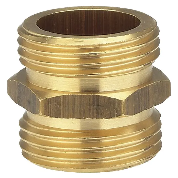 Gewindenippel - Messing, 26,5 mm (G 3/4“) - Detailaufnahme eines Messing-Schlauchverbinders mit Außengewinde, ideal für Wasserleitungen und Bewässerungssysteme im Garten.