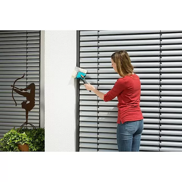 Gardena Combisystem Winkelbesen - Passend für: Alle Gardena Combisystem-Stiele, Kunststoff - Anwendungsbeispiel