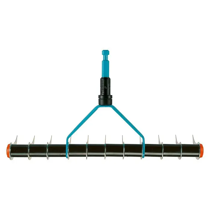 Gardena Schneidrechen - Arbeitsbreite: 35 cm - Der Gardena Combisystem-Rasensammler für effizientes Entfernen von Rasenfilz und Moos, unterstützt gesundes Rasenwachstum.