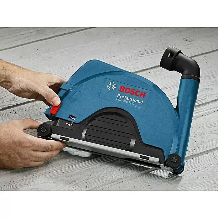 Bosch Professional Absaugvorrichtung GDE 230 FC-T - Passend für: Bosch Winkelschleifer GWS-Serie mit Ø 230 mm - Blaue Bosch GDE 230 FC-T Staubabsaughaube, von Händen gehalten, mit Tiefeneinstellung und Staubanschluss.
