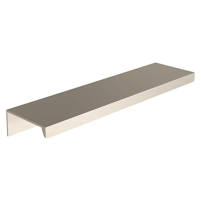 Camargue Marea Badmöbel-Set - Gesamtbreite Badmöbel: 60 cm, Goldbronze - Nahaufnahme eines modernen, schlichten Möbelgriffs aus Metall in neutralem Farbton, ideal für Küchen- oder Schranktüren.