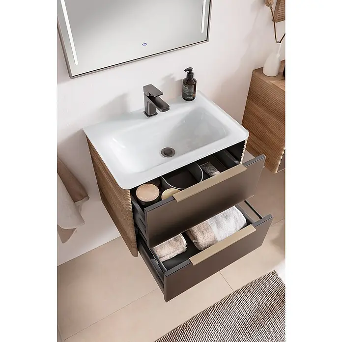 Camargue Marea Badmöbel-Set - Gesamtbreite Badmöbel: 60 cm, Goldbronze - Das Bild zeigt einen modernen Waschtisch mit offenen Schubladen. Der Waschtisch verfügt über ein weißes Waschbecken und eine Armatur.