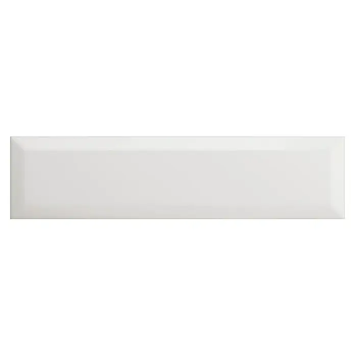Modern Style Wandfliese Manhattan Biselado Blanco - 7,5 x 30 cm, Weiß, Matt - Nahaufnahme einer einzelnen glänzend weißen Metrofliese, die sich ideal für Küchenrückwände oder Badezimmer eignet.