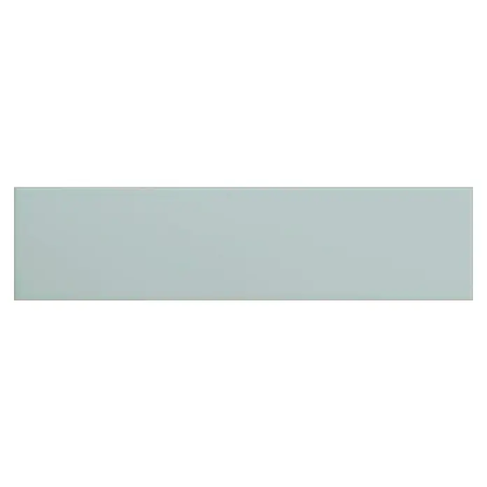 Modern Style Wandfliese Urban Aqua - 7,5 x 30 cm, Hellblau, Matt - Ein rechteckiger, hellblauer Glaskeramikfliese mit glatter Oberfläche, ideal für moderne Wand- und Bodendesigns.