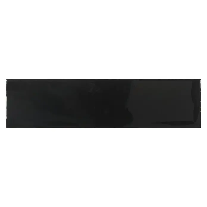 Modern Style Wandfliese Alboran Negro - 7,5 x 30 cm, Schwarz, Glänzend - Ein dunkles, rechteckiges Objekt vor einem schwarzen Hintergrund, das eine subtile Textur oder Unebenheiten auf der Oberfläche aufweist.