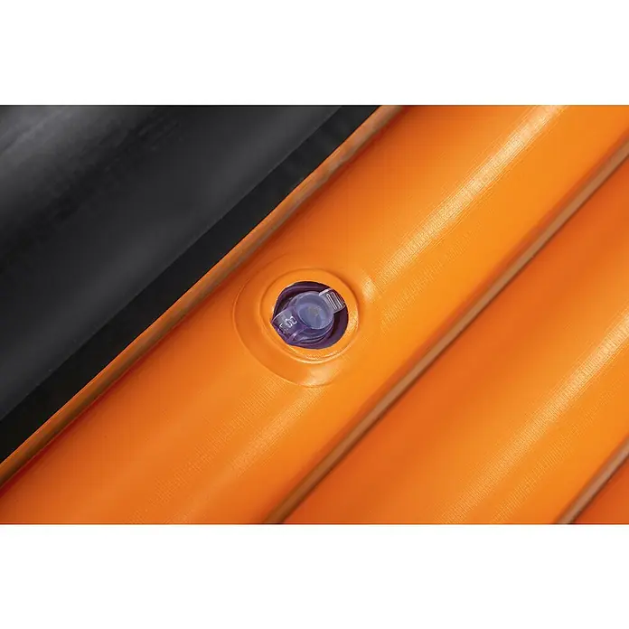 Bestway Hydro Force Bote hinchable Kondor 1000-61099 - L x An x Al: 1,55 m x 93 cm x 30 cm, Apto para: 1 persona, Carga útil: 80 kg - Primer plano de un colchón inflable naranja con un borde negro y una válvula azul, perfecto para camping o la playa.
