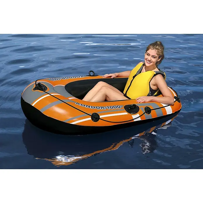 Bestway Hydro Force Bote hinchable Kondor 1000-61099 - L x An x Al: 1,55 m x 93 cm x 30 cm, Apto para: 1 persona, Carga útil: 80 kg - Mujer sentada en un bote inflable Kondor 1000 en el agua con chaleco salvavidas.