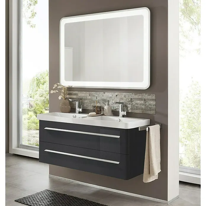 Camargue Modern 3.0 Badmöbel-Set MO12G1 - Gesamtbreite Badmöbel: 120 cm, Grafit, Hochglänzend, 3 -tlg. - Elegantes Badezimmer-Ensemble mit einem Doppelwaschtischunterschrank in Anthrazit, einer stilvollen Armatur und einem beleuchteten Spiegel.