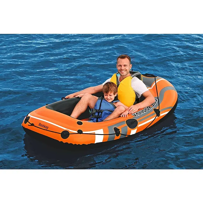 Bestway Hydro Force Bote hinchable Kondor 2000-61100 - L x An x Al: 1,88 m x 98 cm x 30 cm, Apto para: 2 personas, Carga útil: 120 kg - Un bote inflable naranja Bestway Kondor 2000 con un padre y su hijo, ambos con chalecos salvavidas, en el agua.