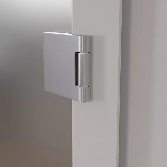 Diamond Doors Glasdrehtür Grey - 834 x 1.972 mm, DIN Anschlag: Rechts, Satiniertes Glas - Scharnier aus gebürstetem Metall in modernem Design, an einer hellgrauen Platte montiert.
