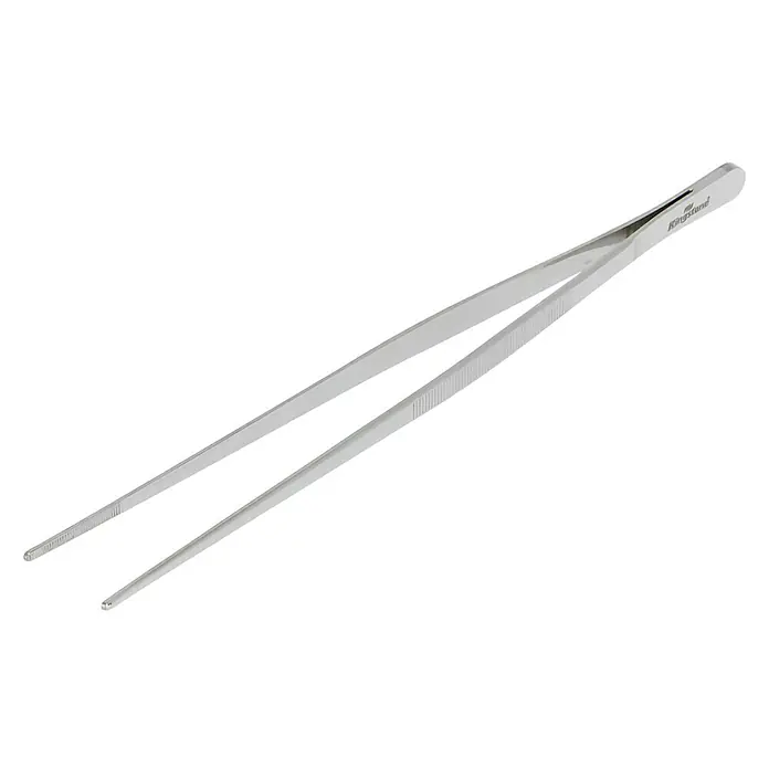 Kingstone Grillzange - Länge: 30,3 cm - Nahaufnahme einer langen, silberfarbenen Pinzette von Kingstone mit geriffelten Griffen und feinen Spitzen vor schwarzem Hintergrund.