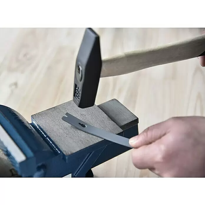 Schraubstock - 125 mm, Feststehend, Metall - Anwendungsbeispiel