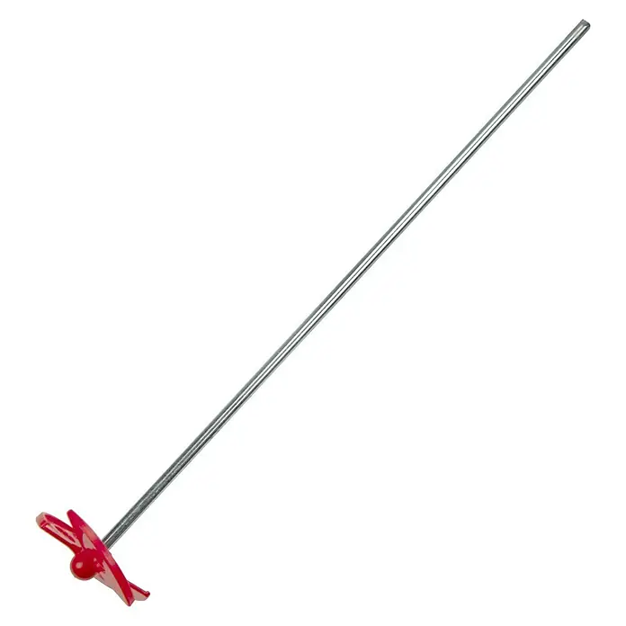 Alpha Tools Rührstab Set - 3 -tlg. - Nahaufnahme eines silbernen Cocktail-Rührstäbchens mit rotem und weißem Dekorelement.