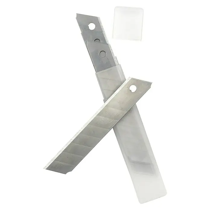 Wisent Cuttermesser - 101 -tlg., Klingenbreite: 18 mm, Silber/Rot - Metallklingen mit Löchern in Plastikhalterungen und einer weißen Schutzkappe für sichere Lagerung.