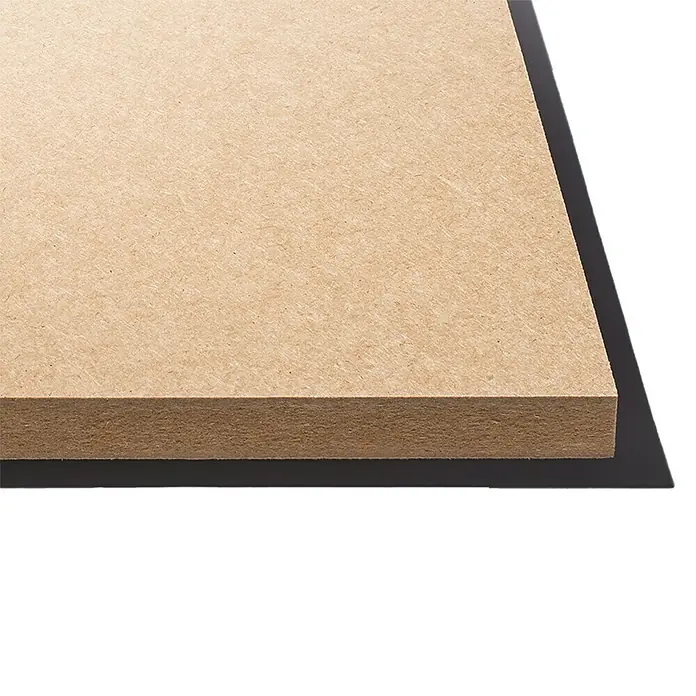 Tablero de MDF al corte - 244 cm x 122 cm x 19 mm - Primer plano de un tablero MDF que muestra la textura y el grosor del material, ideal para la fabricación de muebles y proyectos de bricolaje.