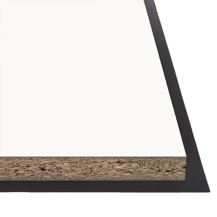 Tablero de melamina al corte - Blanco, 244 cm x 122 cm x 10 mm - Vista detallada de un tablero de partículas recubierto con marco oscuro, mostrando la composición del material y la construcción del producto.
