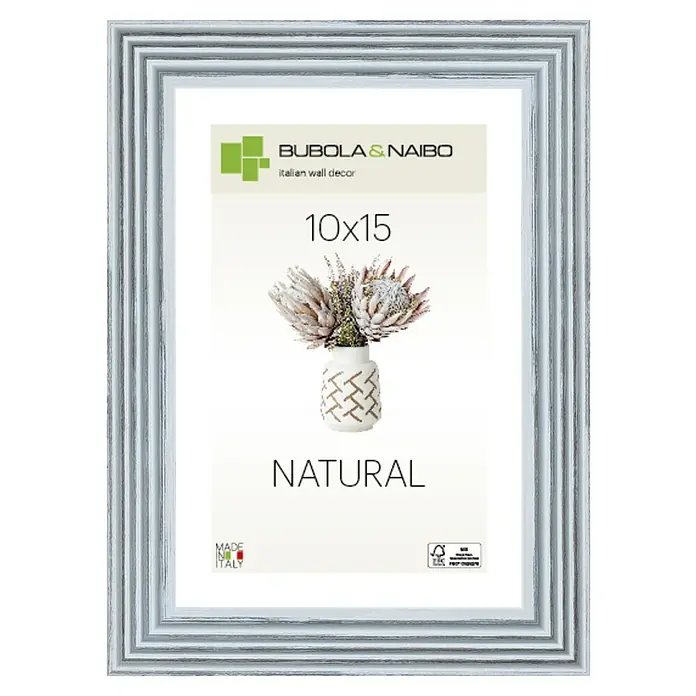 Marco de fotos Rayas - 24 x 30 cm, Azul, Madera - Un marco de fotos blanco de Bubola & Naibo, de tamaño 10x15, con la inscripción "Natural", perfecto para exhibir fotos y obras de arte con estilo.