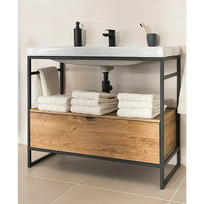 BAUHAUS Seifenspender Black - Stahl, Pulverbeschichtet - Ein moderner Waschtisch mit schwarzem Metallgestell, einer Holzschublade und weißen Handtüchern. Perfekt für jedes Badezimmer.