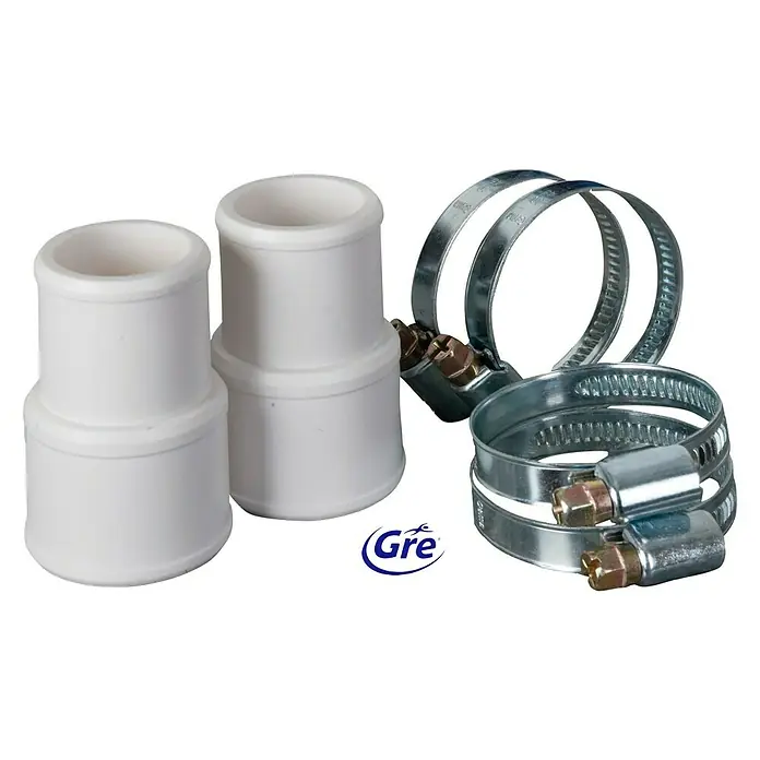 Gre Schlauchanschluss - Durchmesser: 32 mm - 38 mm - Das Bild zeigt zwei weiße PVC-Rohrverbinder und vier Schlauchschellen. Diese sind für die Installation von Rohrleitungen unerlässlich.
