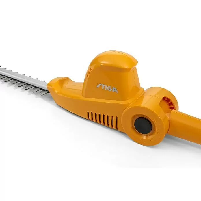 Stiga Akku-Multitool MT 100e Set - 20 V, 1 Akku, Schnittlänge: 41 cm - Oranger STIGA Heckenscherenkopf mit silberner Klinge und verstellbarem Griff mit Winkelmarkierungen.