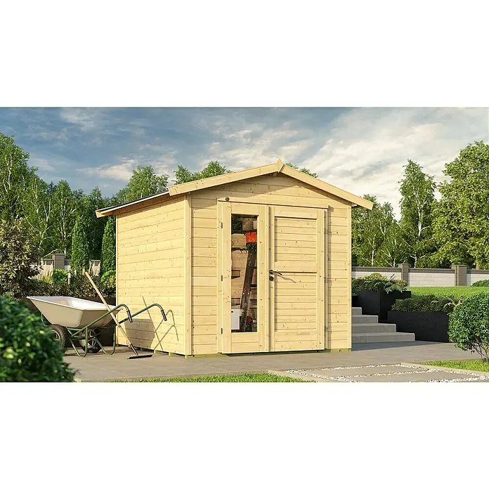 Weka Gartenhaus 224 - Außenmaß inkl. Dachüberstand (B x T): 280 x 238 cm, Holz, Natur - Holzschuppen mit Doppeltür, Fenster und Satteldach. Im Schuppen lagern Gartengeräte. Vor dem Schuppen stehen Schubkarre und Rechen.