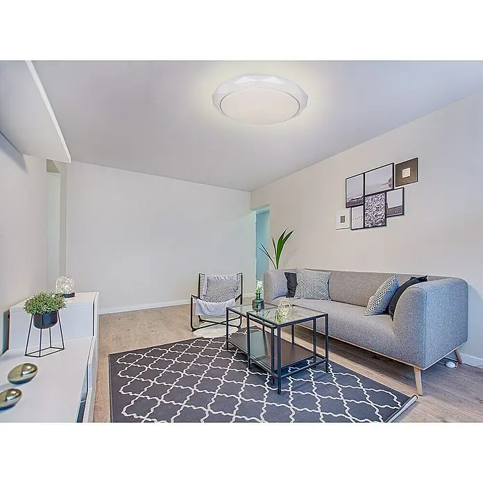 Globo Deckenleuchte rund ANDI - 48 W, Ø x H: 500 mm x 9,6 cm - Modernes Wohnzimmer mit einem stilvollen, runden Deckenlicht, das den Raum hell und einladend macht. Die Leuchte ergänzt die Einrichtung perfekt.