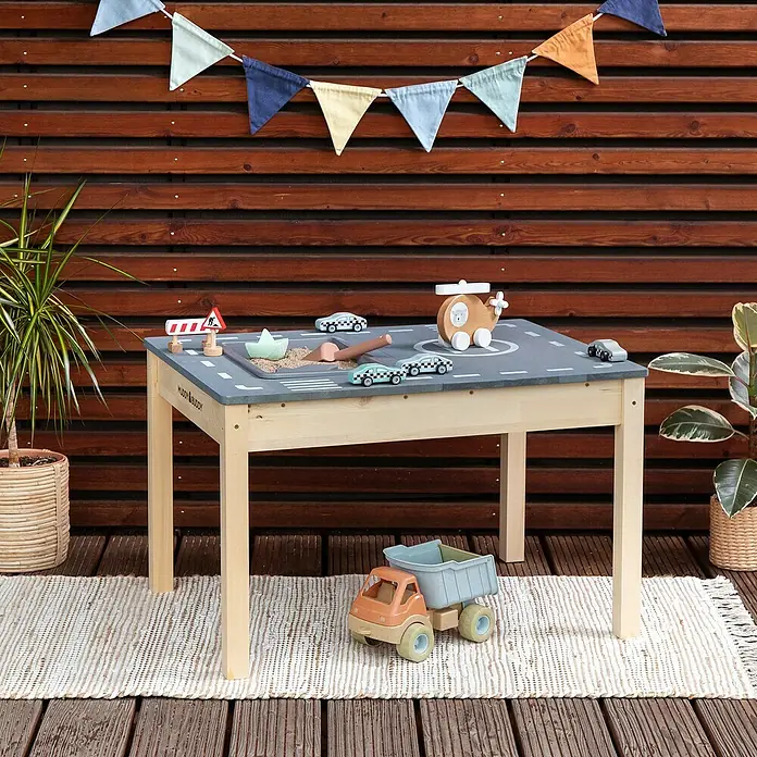 Muddy Buddy Kindertisch Race Runner - L x B x H: 80 x 60 x 50 cm, Holz, Natur-Lavagrau - Spieltisch mit Straßenmotiv. Perfekt für kleine Autofans. Inklusive Zubehör wie Autos und Hubschrauber für fantasievolles Spielen.