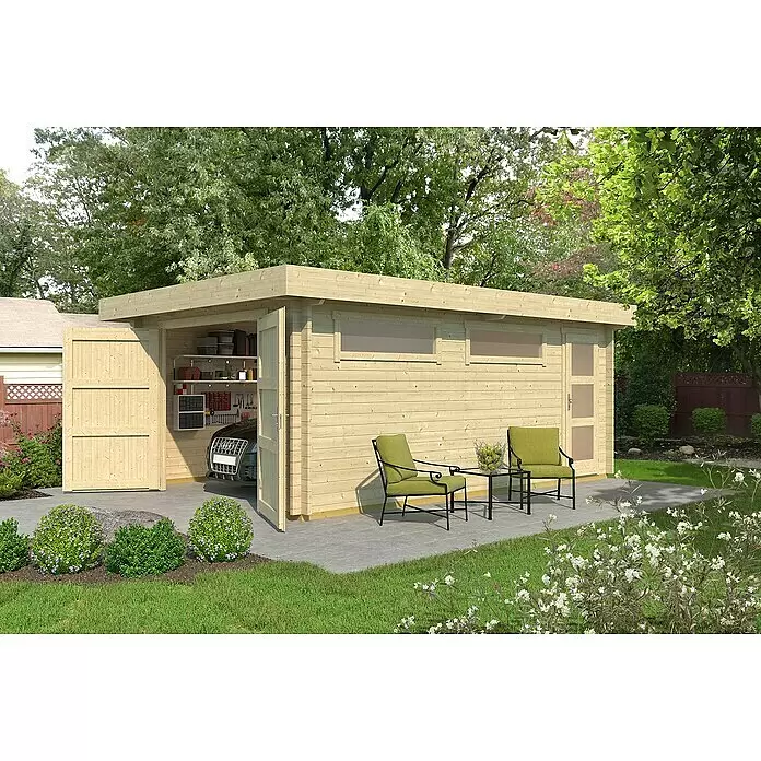 Weka Garage 441 - Holz, Natur - Heller Holzschuppen mit geöffneten Doppeltüren, die ein Auto zeigen, und einer Terrasse mit grünen Stühlen.