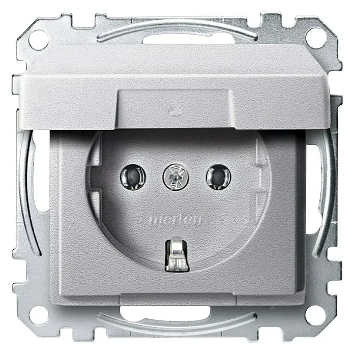 Merten System M Klappdeckelsteckdose MEG2311-0460 - Aluminium, Kunststoff, IP20 - Nahaufnahme einer grau abgedeckten Schuko-Steckdose der Marke Merten, eingefasst in einer silberfarbenen Metallhalterung.