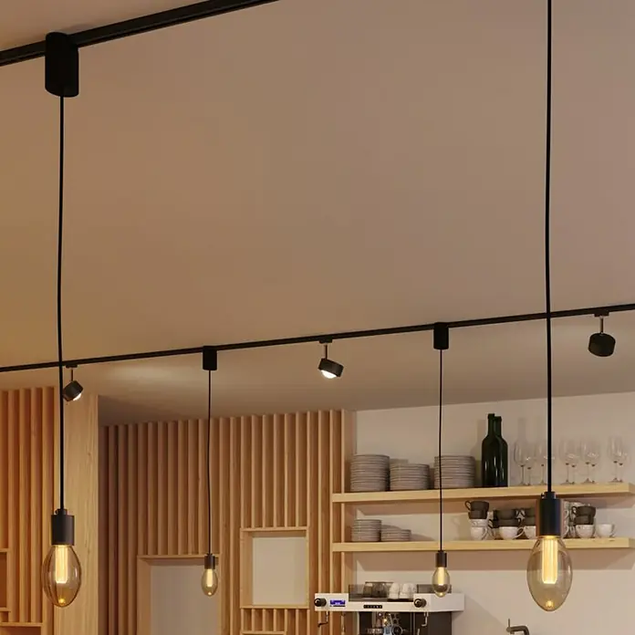 Paulmann Inner Glow LED-Lampe Vintage Glühlampenform E27 - E27, Nicht Dimmbar, Gelb, 160 lm, 3,5 W, Kerze, Farbe: Gold - Moderne Deckenleuchten mit warmen Glühbirnen an schwarzen Schienen sorgen für stilvolle Beleuchtung im Raum.