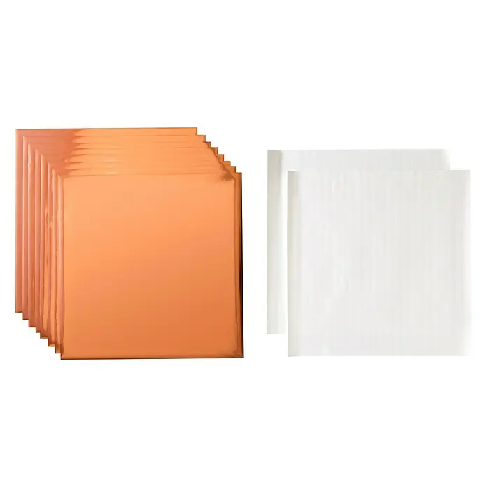 Cricut Transferfolie - 8 Stk., Roségold, L x B: 30 x 30 cm - Ein Stapel orangefarbener und weißer quadratischer Umschläge, ideal für den Versand oder zum Aufbewahren von Dokumenten.