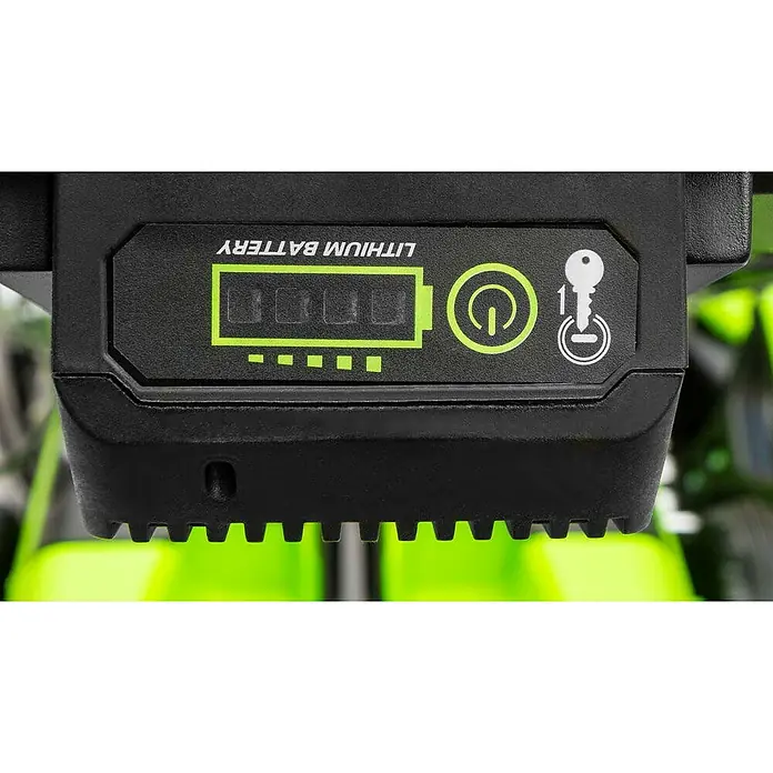 Zipper Benzin-Rasenmäher ZI-BRM52EST - 173 cm³, Schnittbreite: 52 cm - Nahaufnahme einer schwarzen Lithiumbatterie mit Batteriestandsanzeige, Ein-/Ausschalter und Schlüsselsymbol zur sicheren Verwendung.
