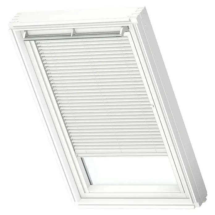 Velux Dachfenster-Jalousie PAL MK08 7001SWL - Farbe: Weiß - 7001SWL, Farbe Schiene: Weiß, Manuell - Ein weißes Dachfenster mit horizontalen Jalousien, die teilweise geöffnet sind, vor einem schwarzen Hintergrund.