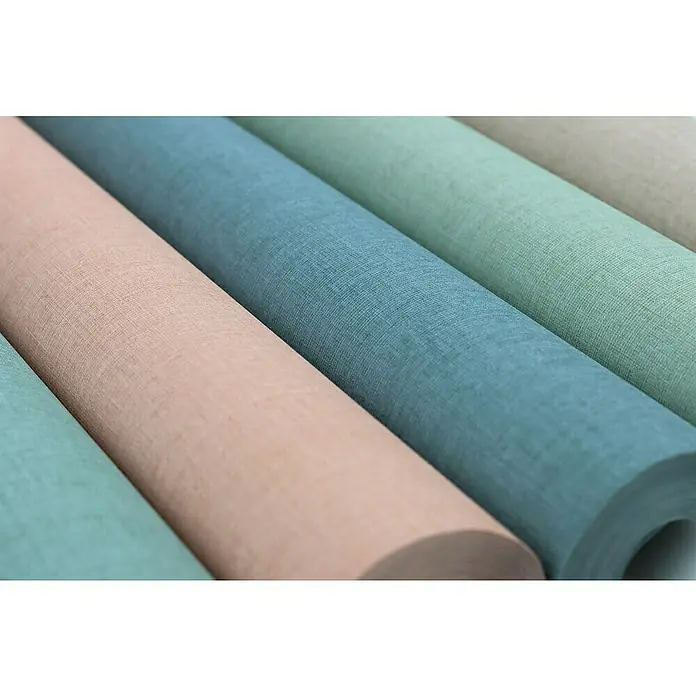 Rasch Florentine III Vliestapete - Rotbeige, Uni, 10,05 x 0,53 m - Nahaufnahme von farbigen Tapetenrollen in verschiedenen Pastelltönen mit einer feinen Textur. Die Rollen präsentieren eine Palette von sanften Farben.