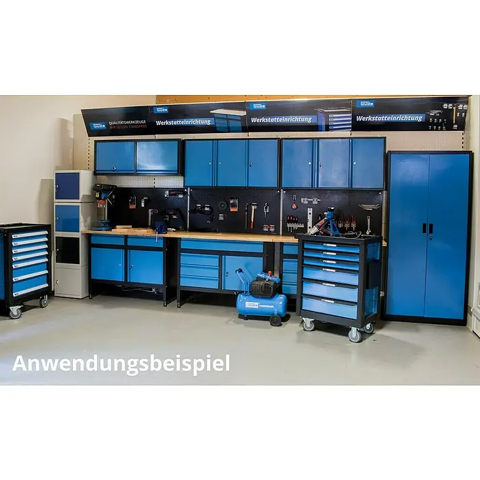Güde Lochwand GL 1200 - L x B x H: 121 x 2 x 55 cm, Stahl - Werkstatteinrichtung mit blauen Schränken, Werkbank und Werkzeugwagen für eine organisierte Arbeitsumgebung.