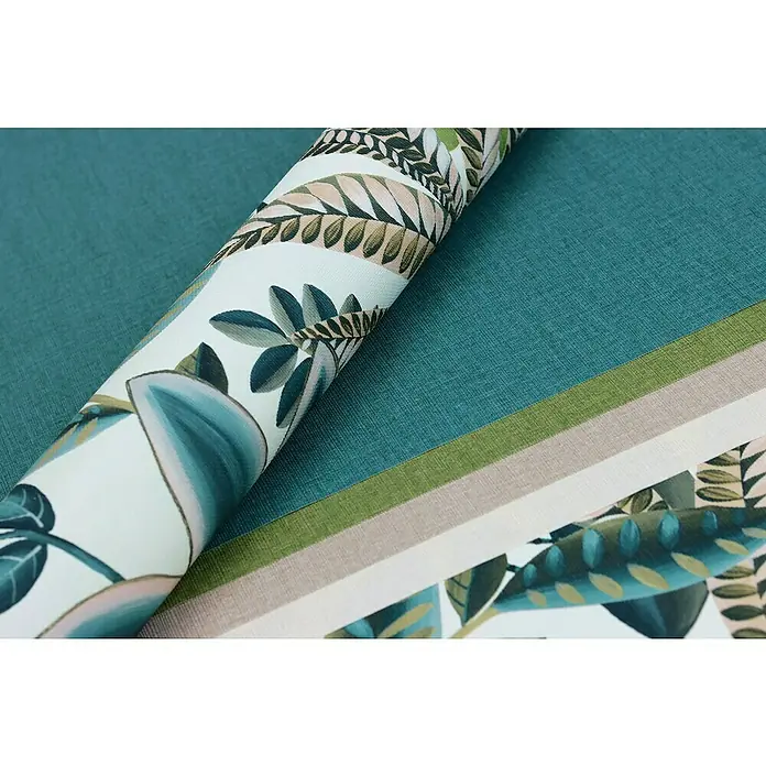 Rasch Florentine IV Vliestapete - Creme, Uni, 10,05 x 0,53 m - Nahaufnahme einer Rolle grüner botanischer Tapete mit tropischen Blättern. Ideal für ein frisches Raumambiente.