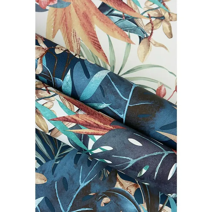 Rasch Salsa Vliestapete Blätter I - Nachtblau, Floral, 10,05 x 0,53 m - Nahaufnahme von tropischen Tapetenrollen mit lebendigen Blättern und Blumen in verschiedenen Farben und Designs für die Wandgestaltung.