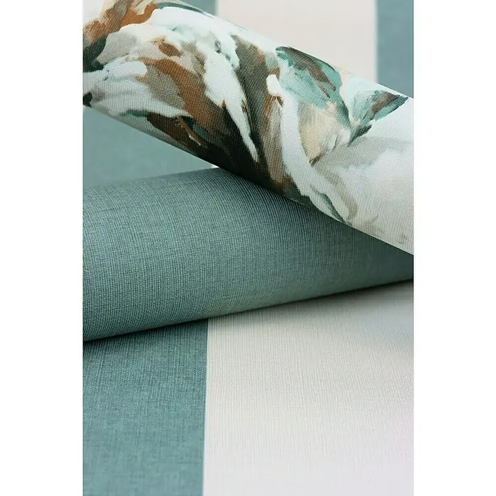 Rasch Florentine III Vliestapete - Blaugrau, Uni, 10,05 x 0,53 m - Nahaufnahme von zwei Rollen gemusterter Stoffe, die Textur und Design der Stoffe hervorheben.