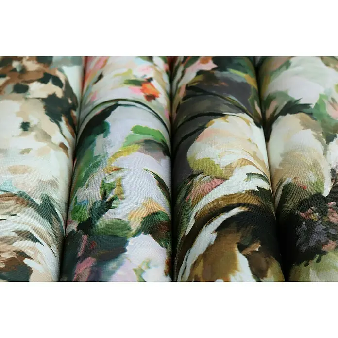 Rasch Florentine III Vliestapete Blumen - Weiß, Floral, 10,05 x 0,53 m - Nahaufnahme von Stoffrollen mit einem floralen Muster in verschiedenen Farben, ideal für kreative Projekte und Dekorationen.