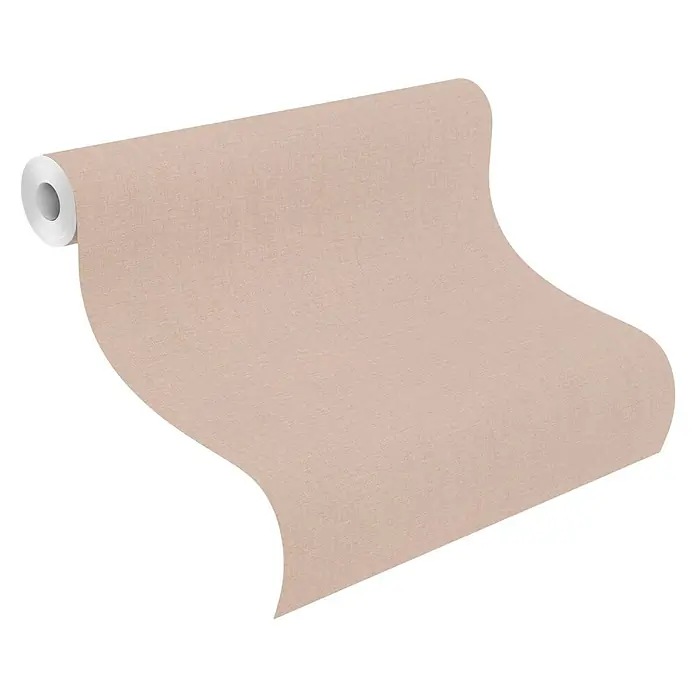 Rasch Florentine III Vliestapete - Rotbeige, Uni, 10,05 x 0,53 m - Nahaufnahme einer Rolle natürlicher, strukturierter Tapete in einem sanften Beigeton, die sich abrollt und die Textur betont.