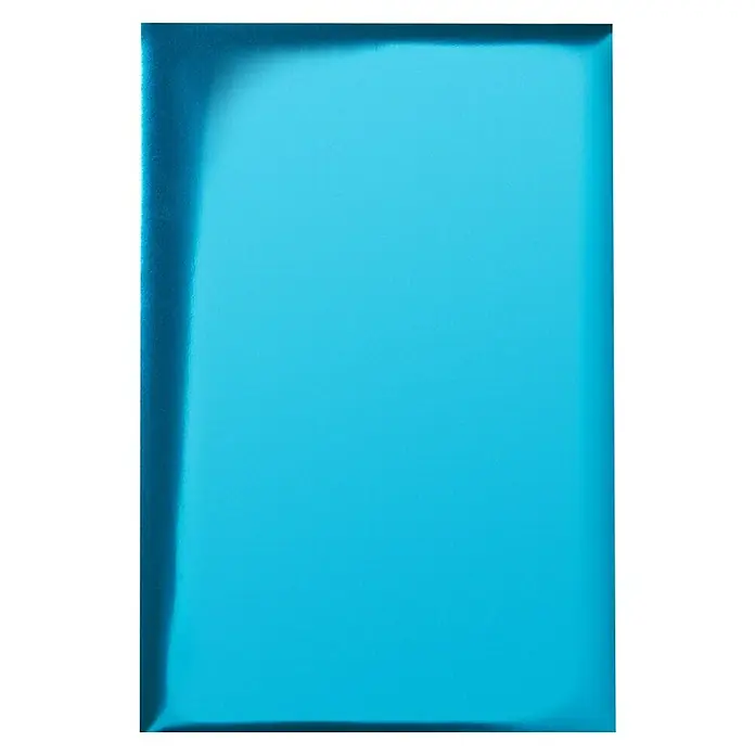 Cricut Transferfolie Jewel - 24 Stk., Bunt, L x B: 15 x 10 cm - Hellblaue glänzende Folie, die das Licht reflektiert und sich ideal für Bastelprojekte und dekorative Anwendungen eignet.