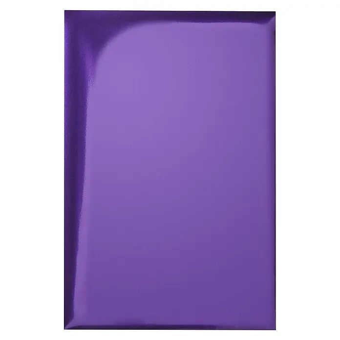 Cricut Transferfolie Jewel - 24 Stk., Bunt, L x B: 15 x 10 cm - Glänzende violette Folie in einem schwarzen Rahmen, die das Licht reflektiert und eine tiefe, satte Farbe zeigt.\n