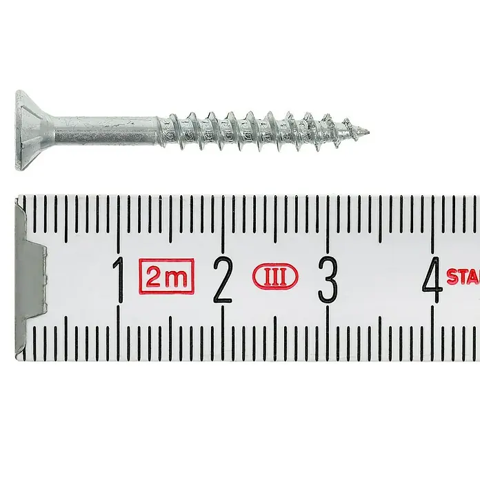 Profi Depot Spanplattenschraube VZ - Ø x L: 4 x 35 mm, 200 Stk., Verzinkt - Eine Schraube wird mit einem Zollstock auf einem schwarzen Hintergrund gemessen. Die Schraube ist etwa 3.7 cm lang.
