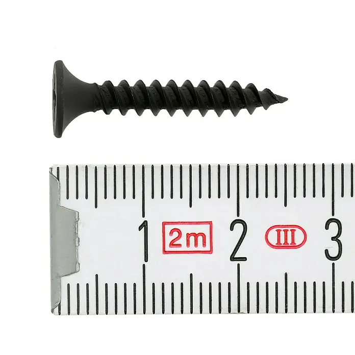 Profi Depot Schnellbauschraube - Durchmesser: 3,9 mm, Länge: 25 mm, Senkkopf, Feingewinde, 200 Stk. - Detailaufnahme einer schwarzen Schraube neben einem Messschieber, der die Länge der Schraube anzeigt.